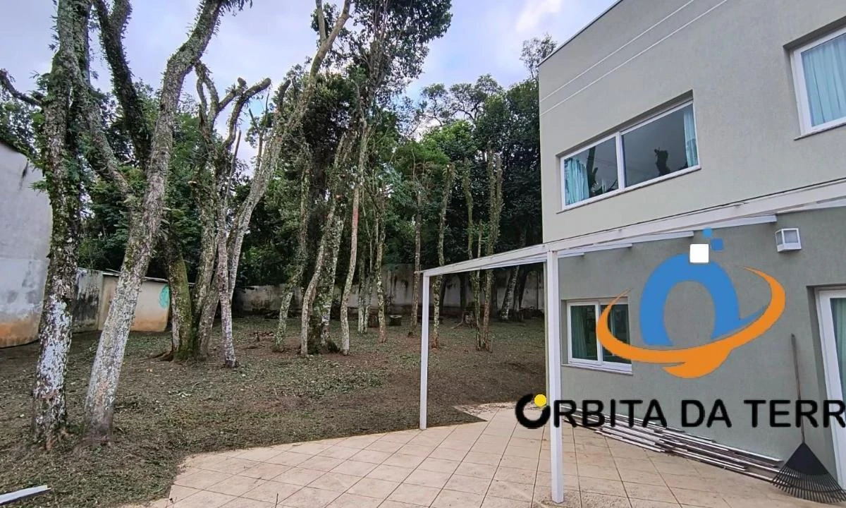 5-bedroom house with a bathtub in Curitiba — photo 19
