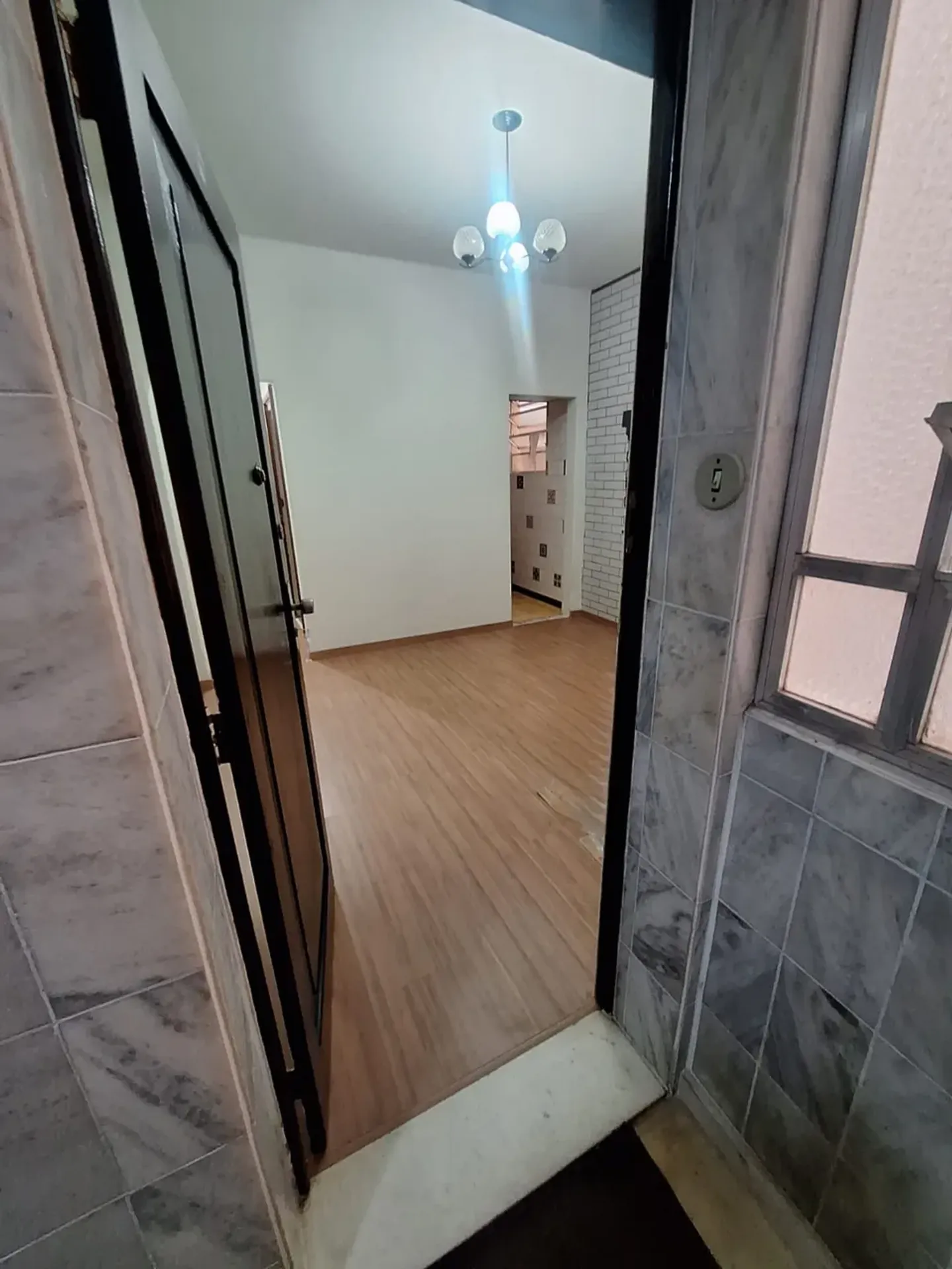 Apartment on the 1st floor with wood or laminate floors — photo 27