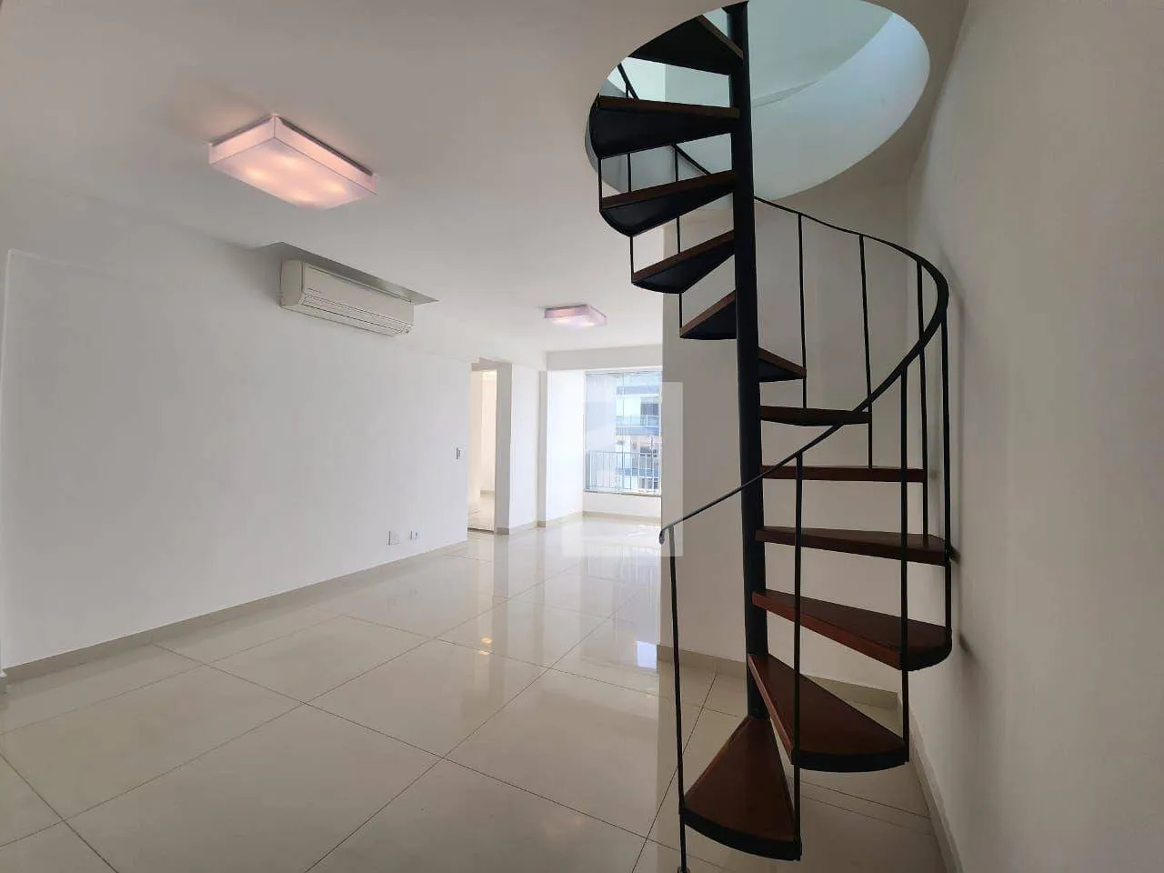 Duplex penthouse with 2 bedrooms and 4 bathrooms, 197 m² — photo 12