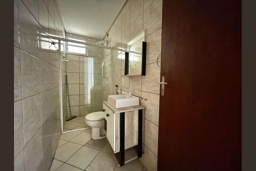 Single-bedroom house with a gas stove kitchenette — photo 4