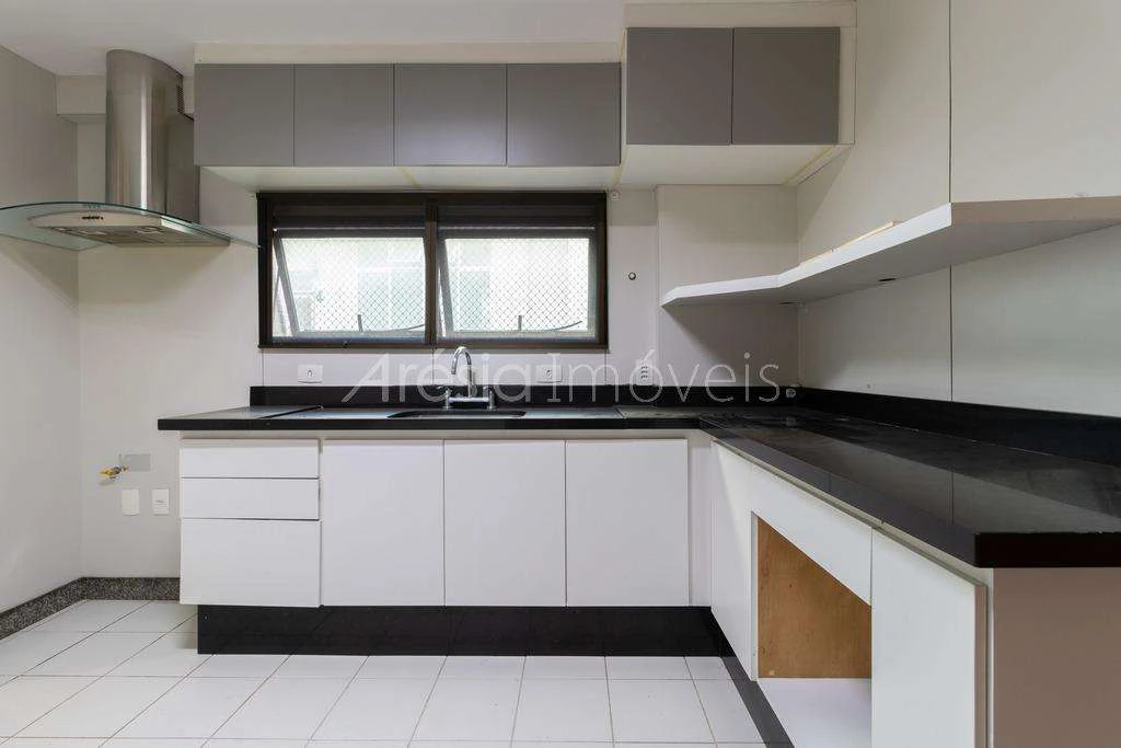 160 m² apartment with 3 en-suite bedrooms and 2 spots — photo 2