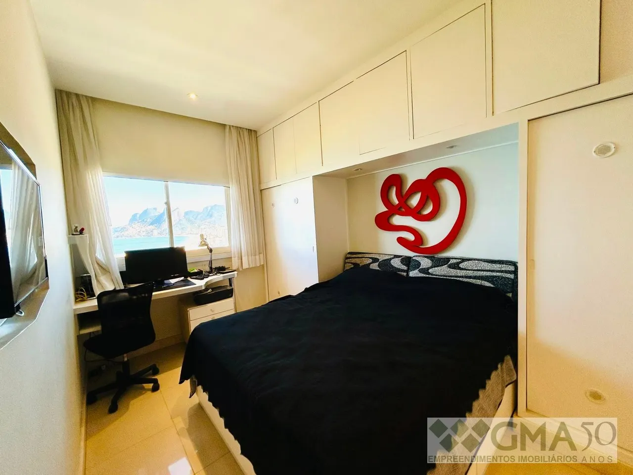Furnished 1-bedroom apartment with open-plan kitchen — photo 2