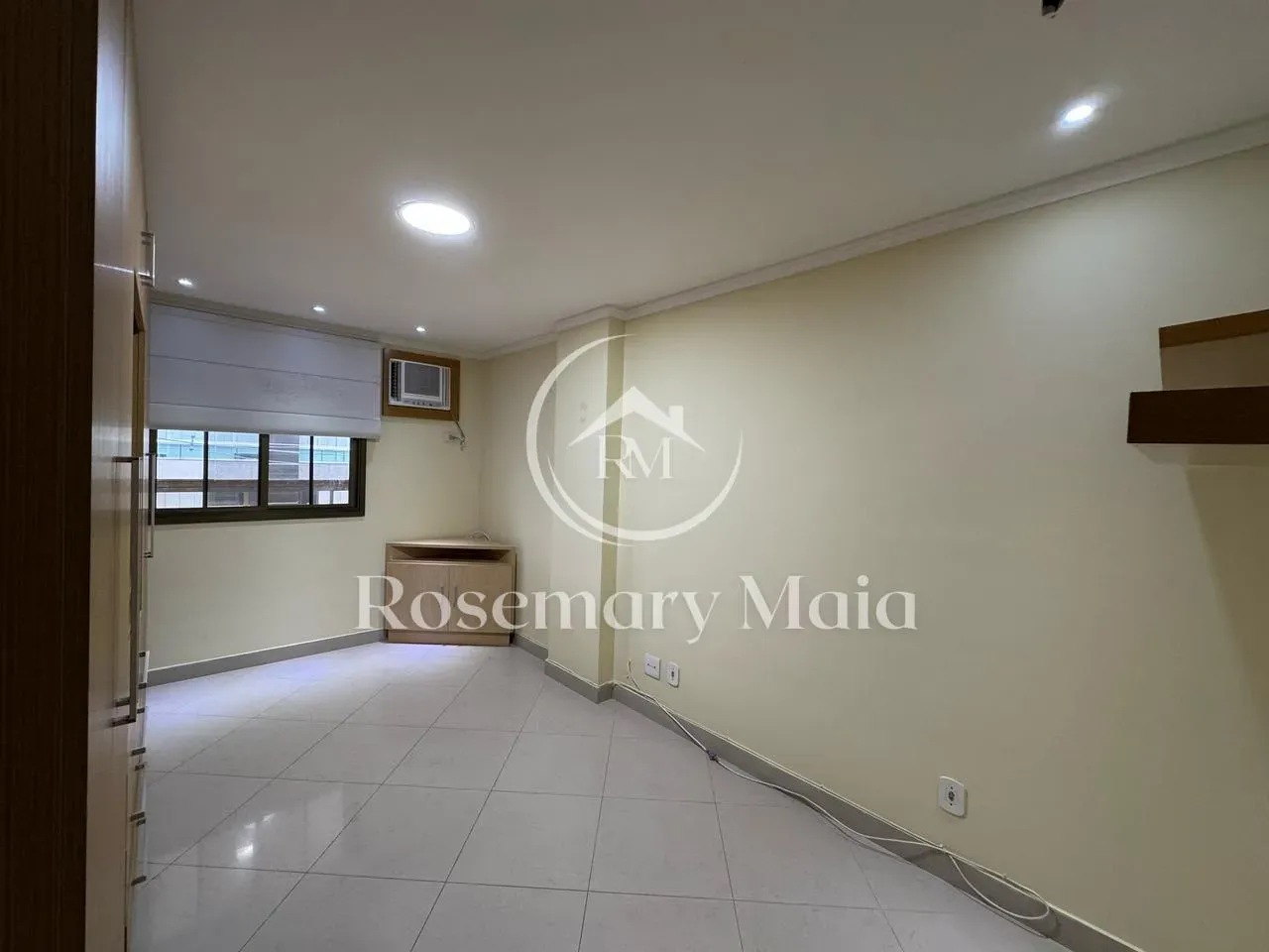 Home office in a 3-bedroom apartment, 135 m² — photo 3