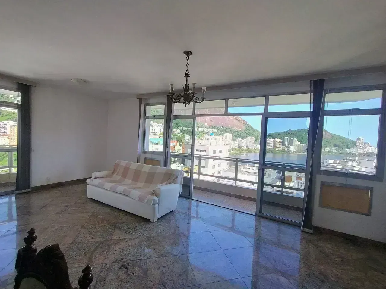 Apartamento de 180 m² com 4 quartos e varanda — photo 2