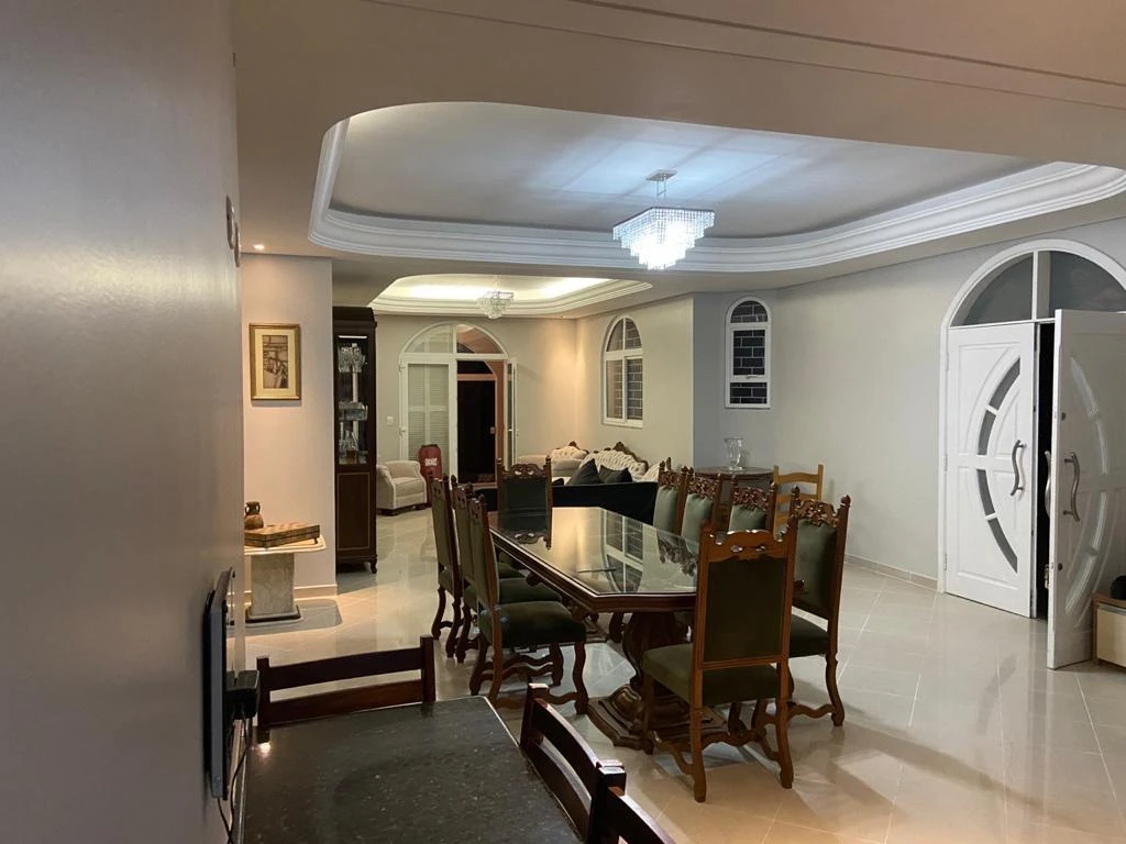 6-bedroom house, 4 with their own bathrooms, 495 m² — photo 2