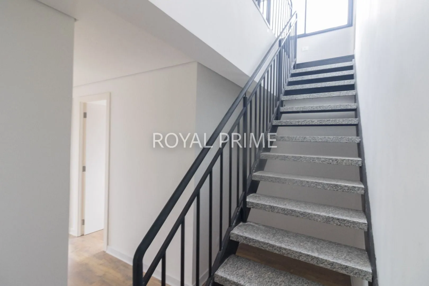 Apartment with open-plan kitchen and 3 en-suites, 97 m² — photo 2