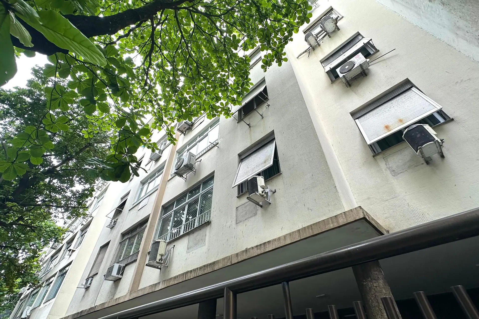 Квартира з 3 спальнями та дерев'яною підлогою або ламінатом — photo 44