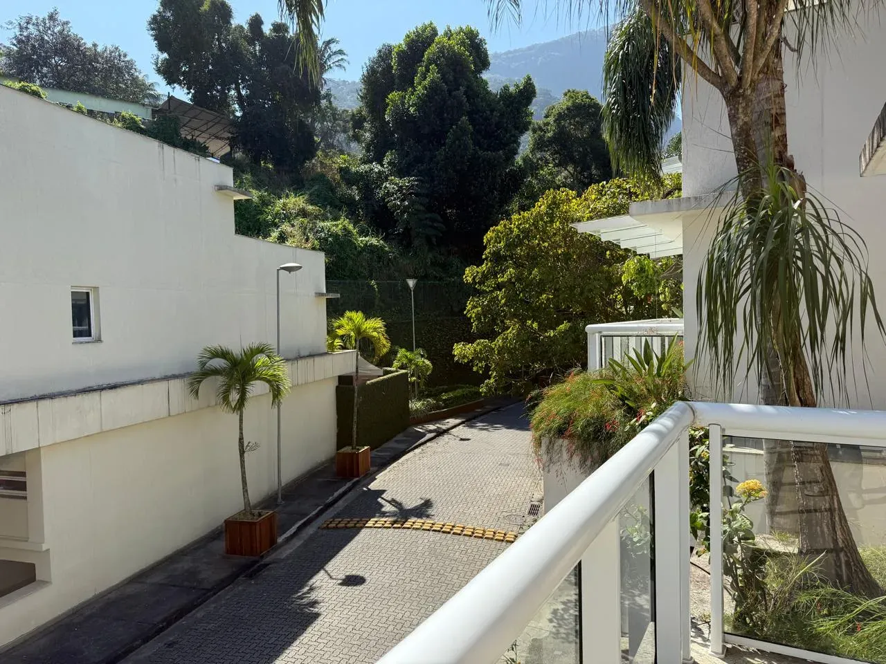 Furnished 470 m² house with 4 en-suite bedrooms and pool — photo 67