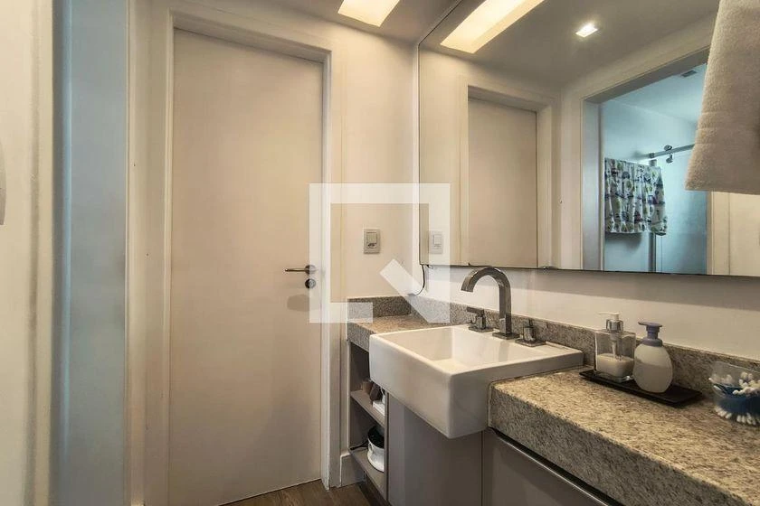 160 m² rental apartment with 4 en-suite rooms and balcony — photo 32