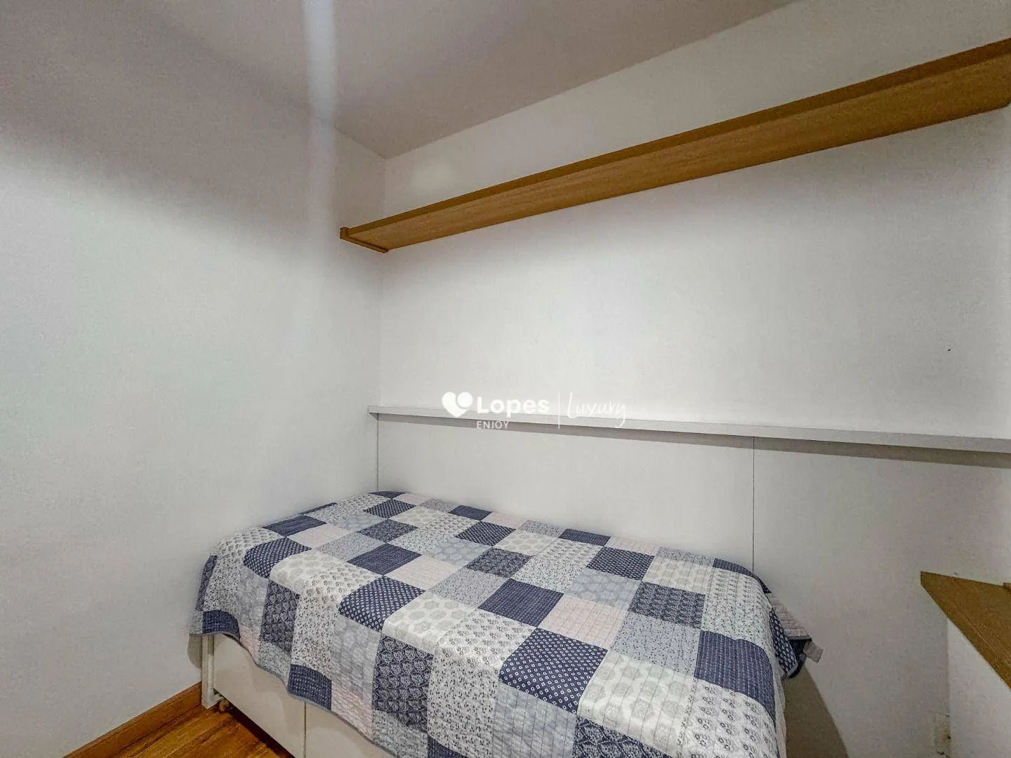 100 m² apartment with 3 bedrooms and a balcony — photo 33
