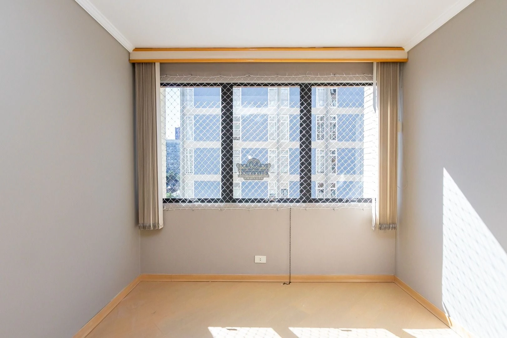 Wood or laminate floors in a 3-bedroom apartment, 86 m² — photo 19