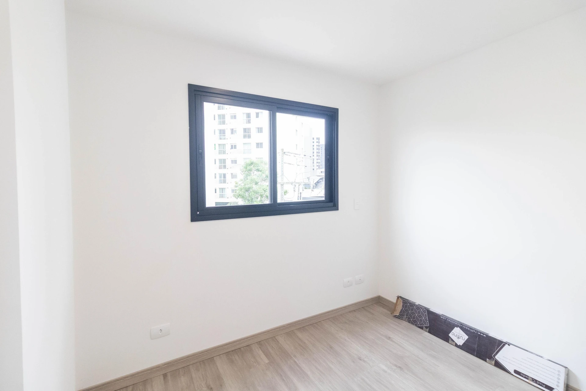 2-bedroom apartment in a building with a gym — photo 12