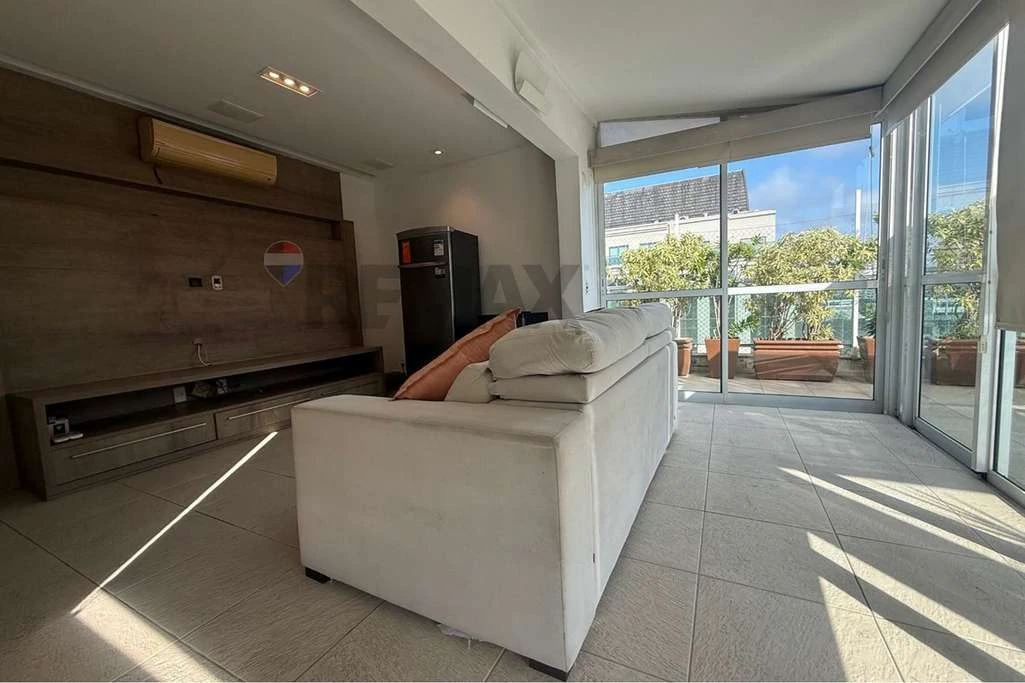 Furnished 4-bedroom apartment with 246 m² — photo 5