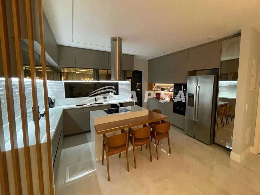 Furnished triplex house with 490 m², 5 en-suite rooms — photo 2