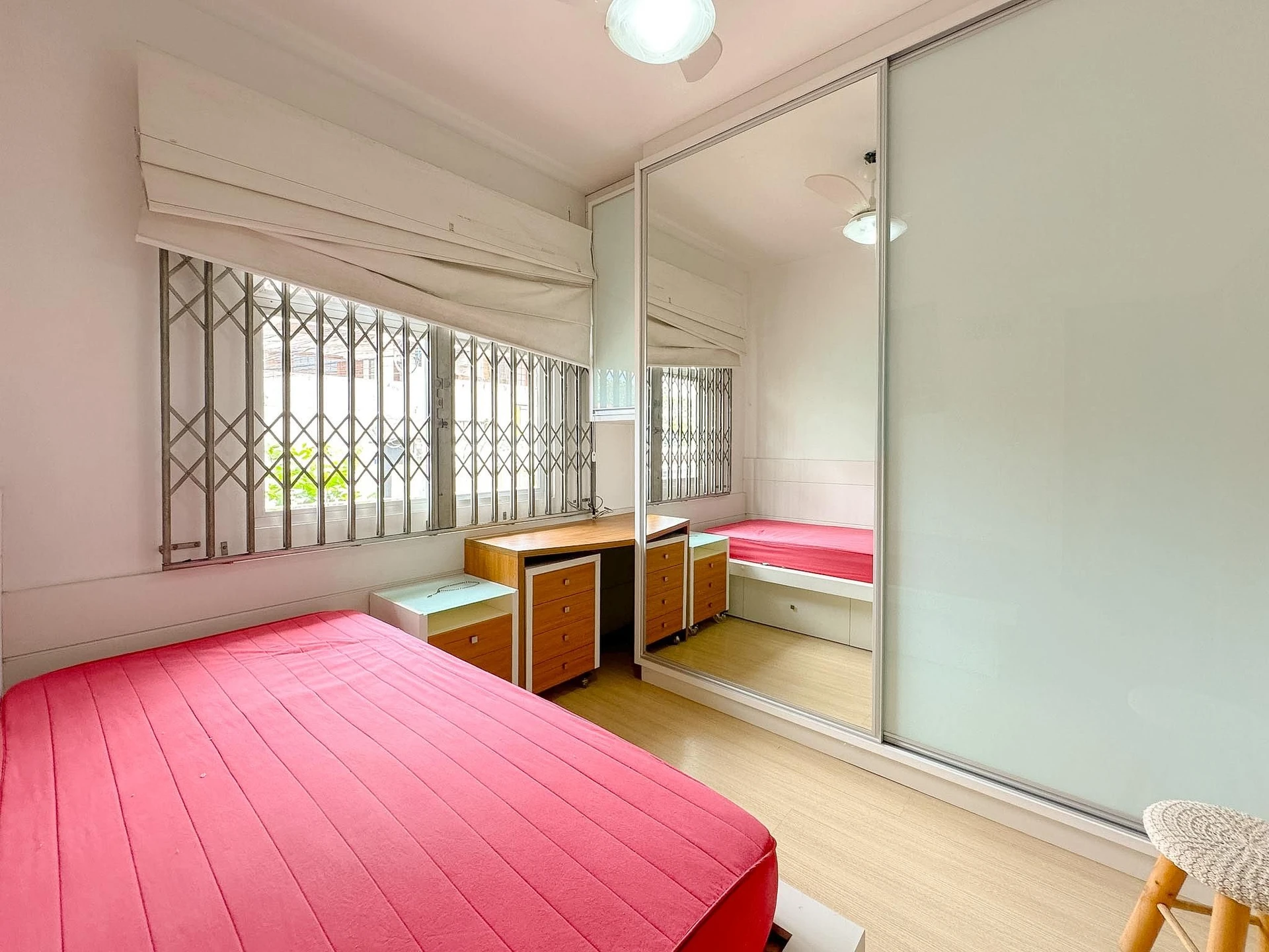 Furnished house, 250 m², with a bathtub — photo 41