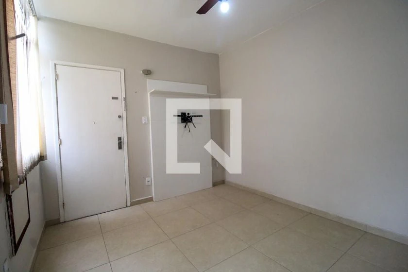 Unfurnished 1-bedroom apartment with balcony