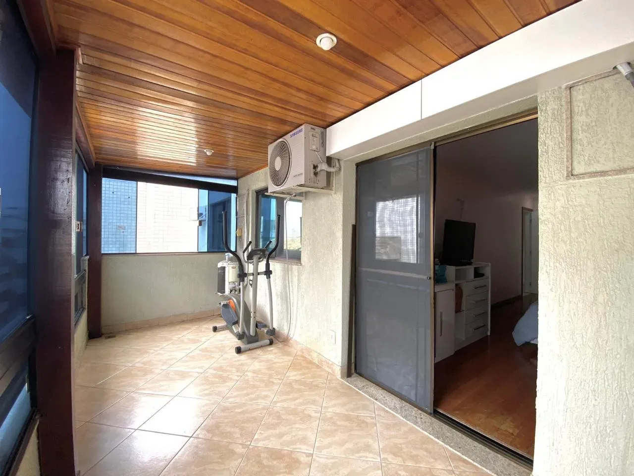 Furnished 369 m² apartment with a closed kitchen — photo 26