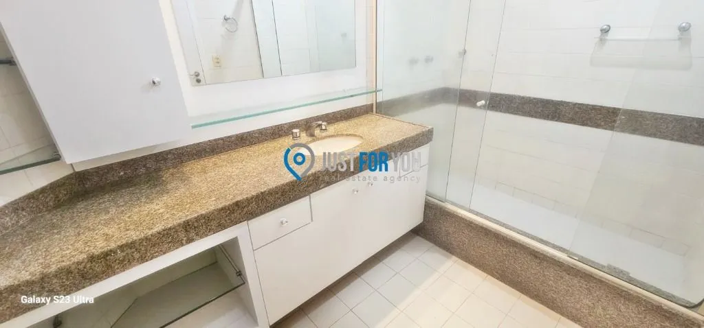 3-bedroom apartment with 4 baths and balcony — photo 26
