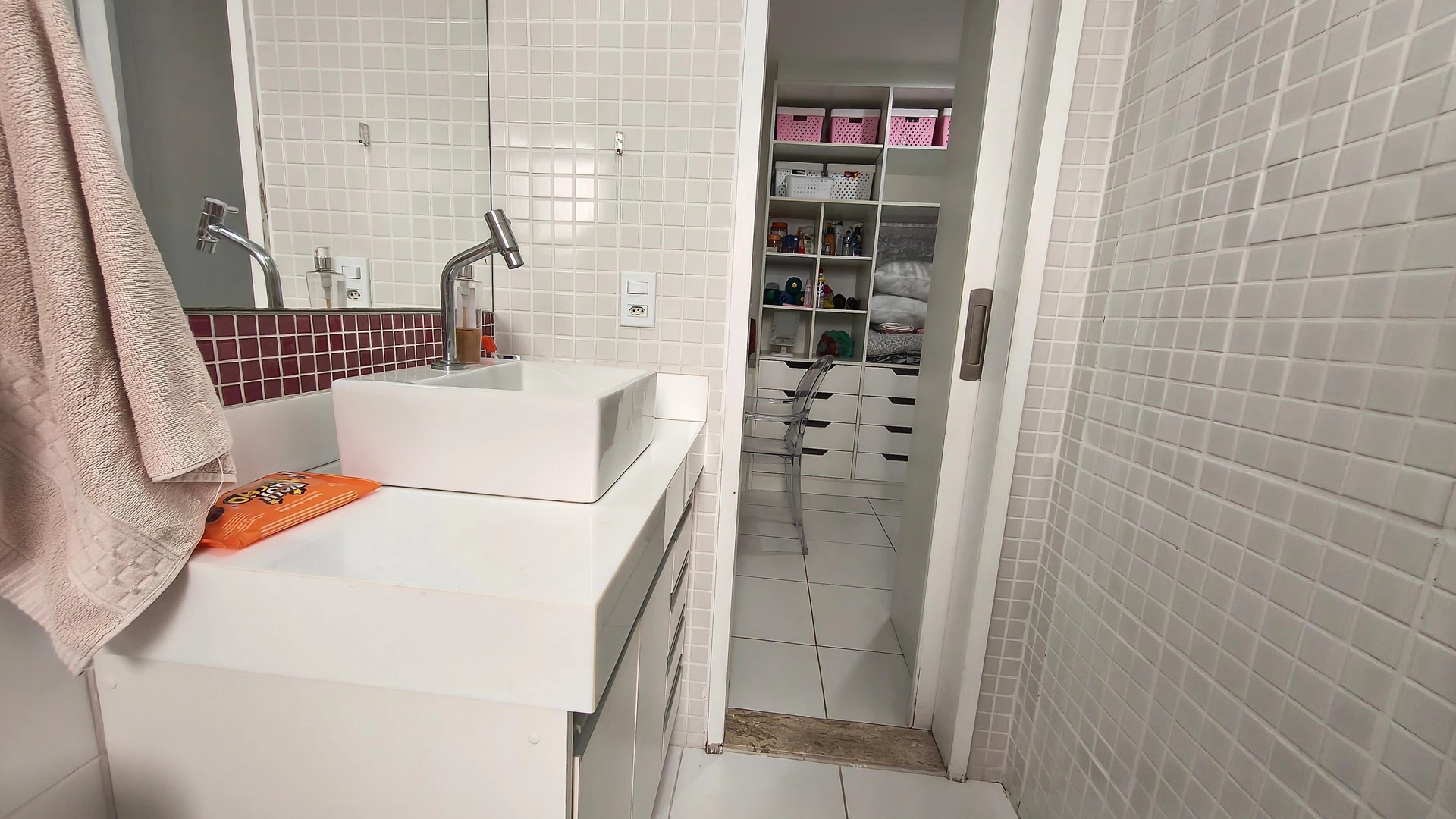 One-bedroom apartment in a building with a gym — photo 29