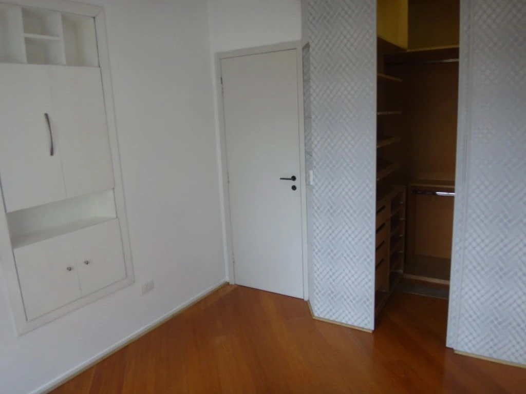 2-bedroom apartment with a walk-in closet — photo 18