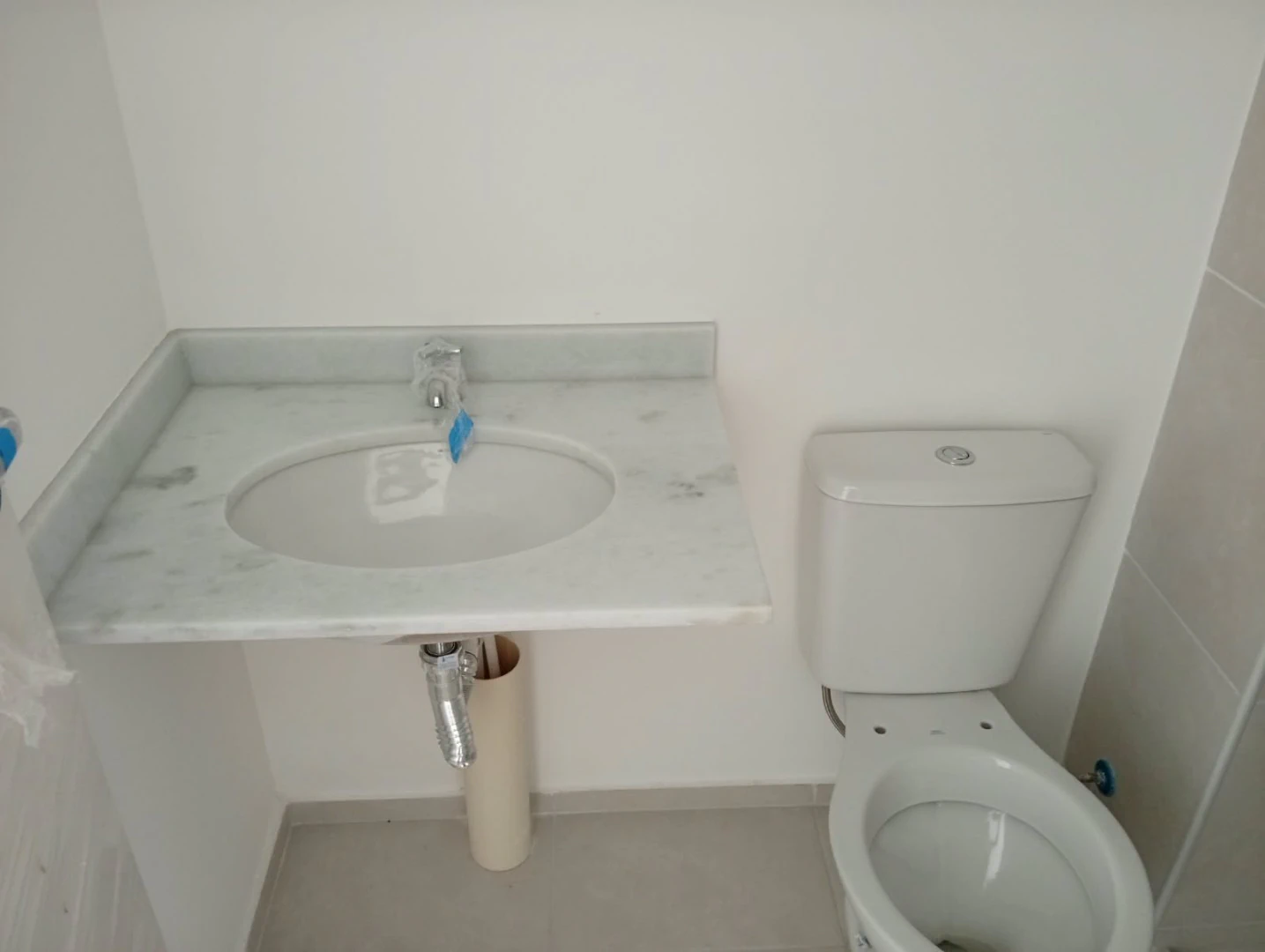 2-bedroom apartment in a building with a pool — photo 11