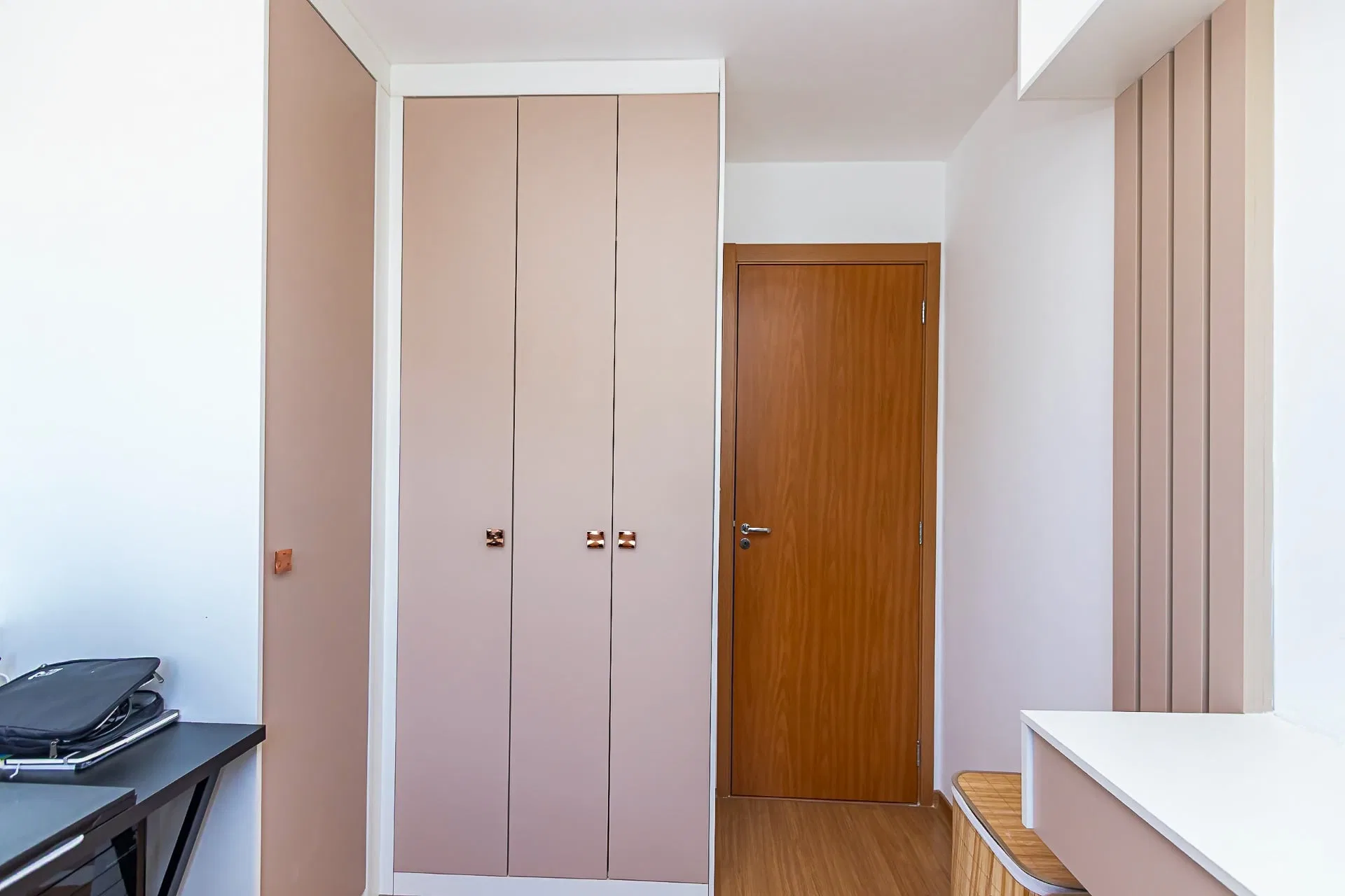 42 m² apartment with a home office and a washing machine — photo 3