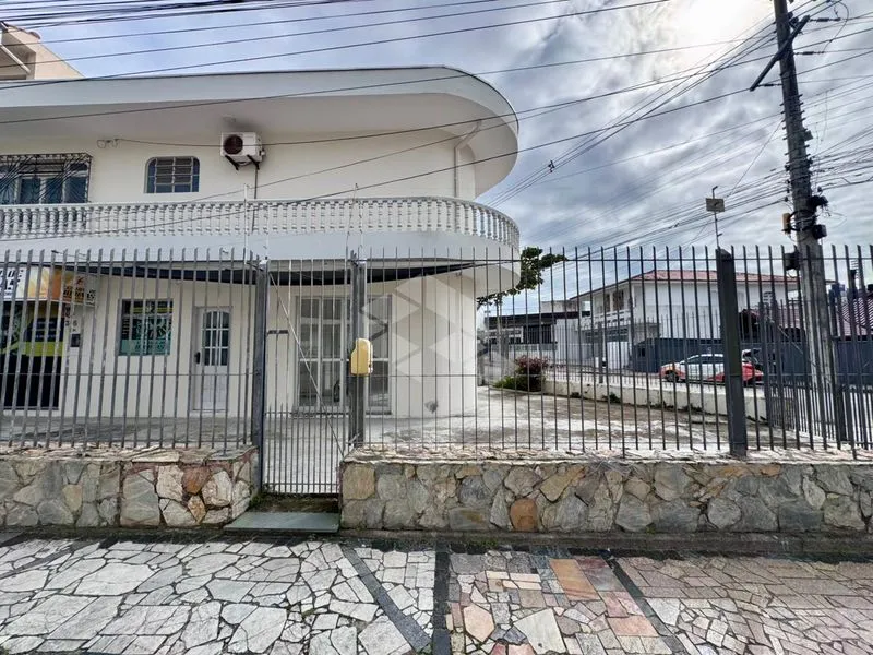 40 m² studio with 1 bedroom and no parking