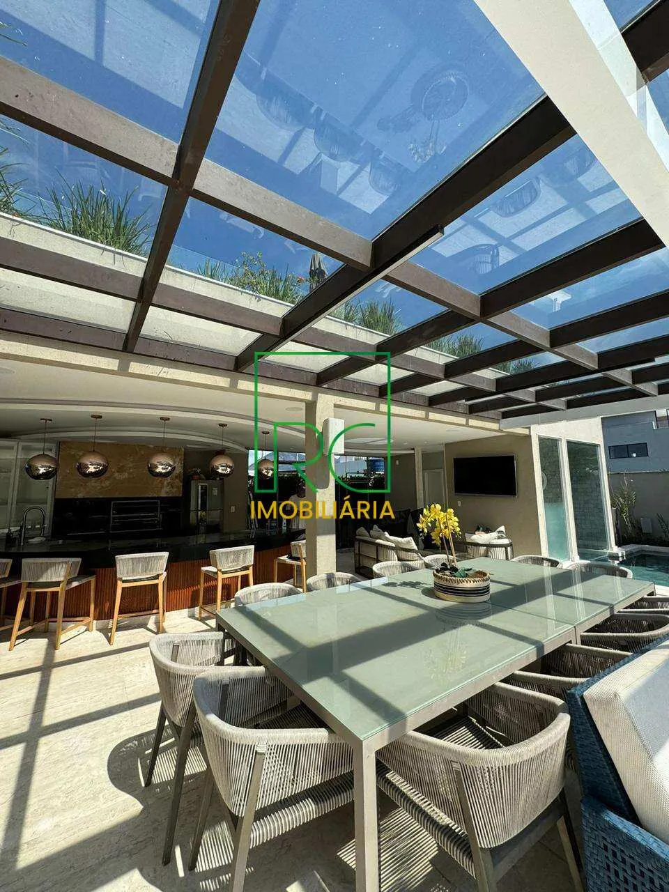 Furnished house with 5 bedrooms and an open-plan kitchen — photo 3