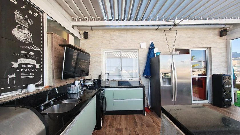 Панорамные окна и 4 спальни: квартира 200 м² — photo 48
