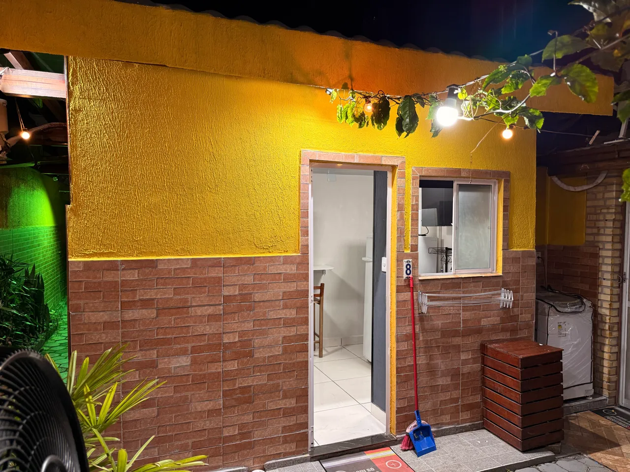 Modern furnished studio with balcony and parking spot — photo 6