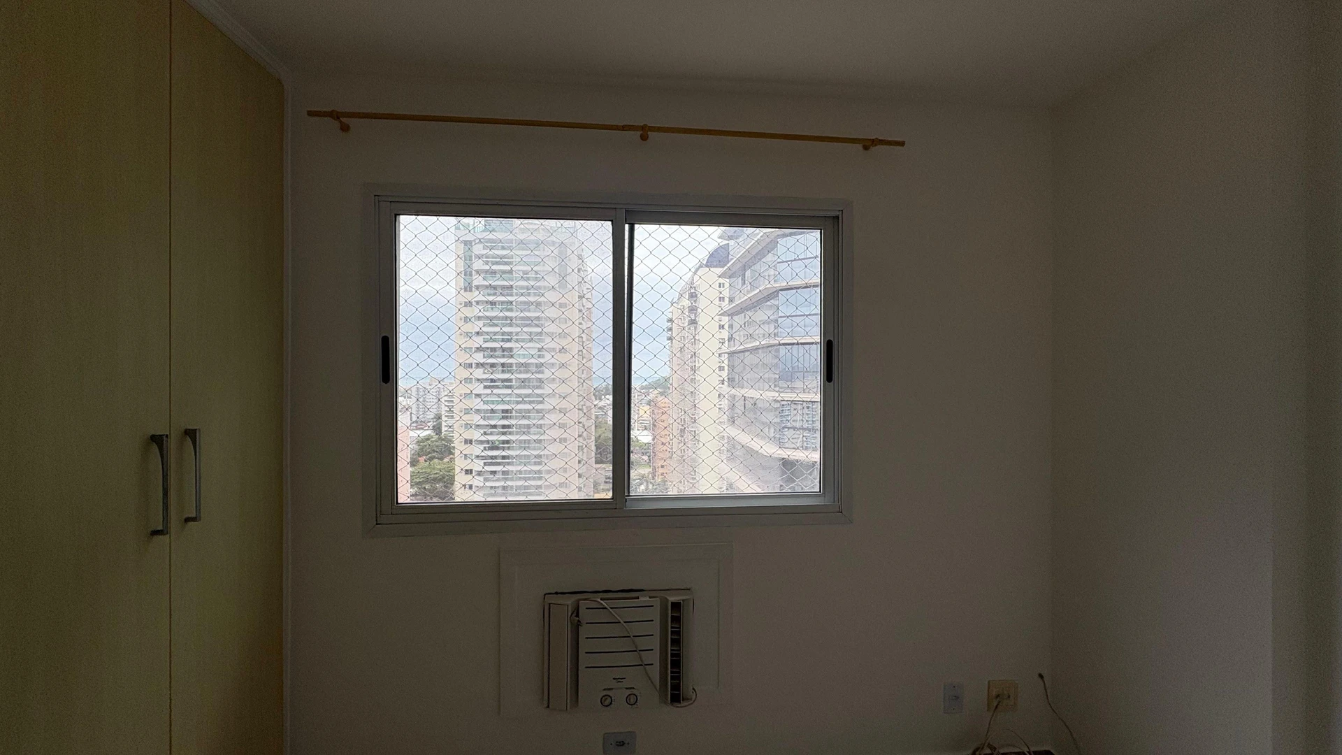 Floor-to-ceiling windows in a 3-bedroom apartment, 105 m² — photo 37
