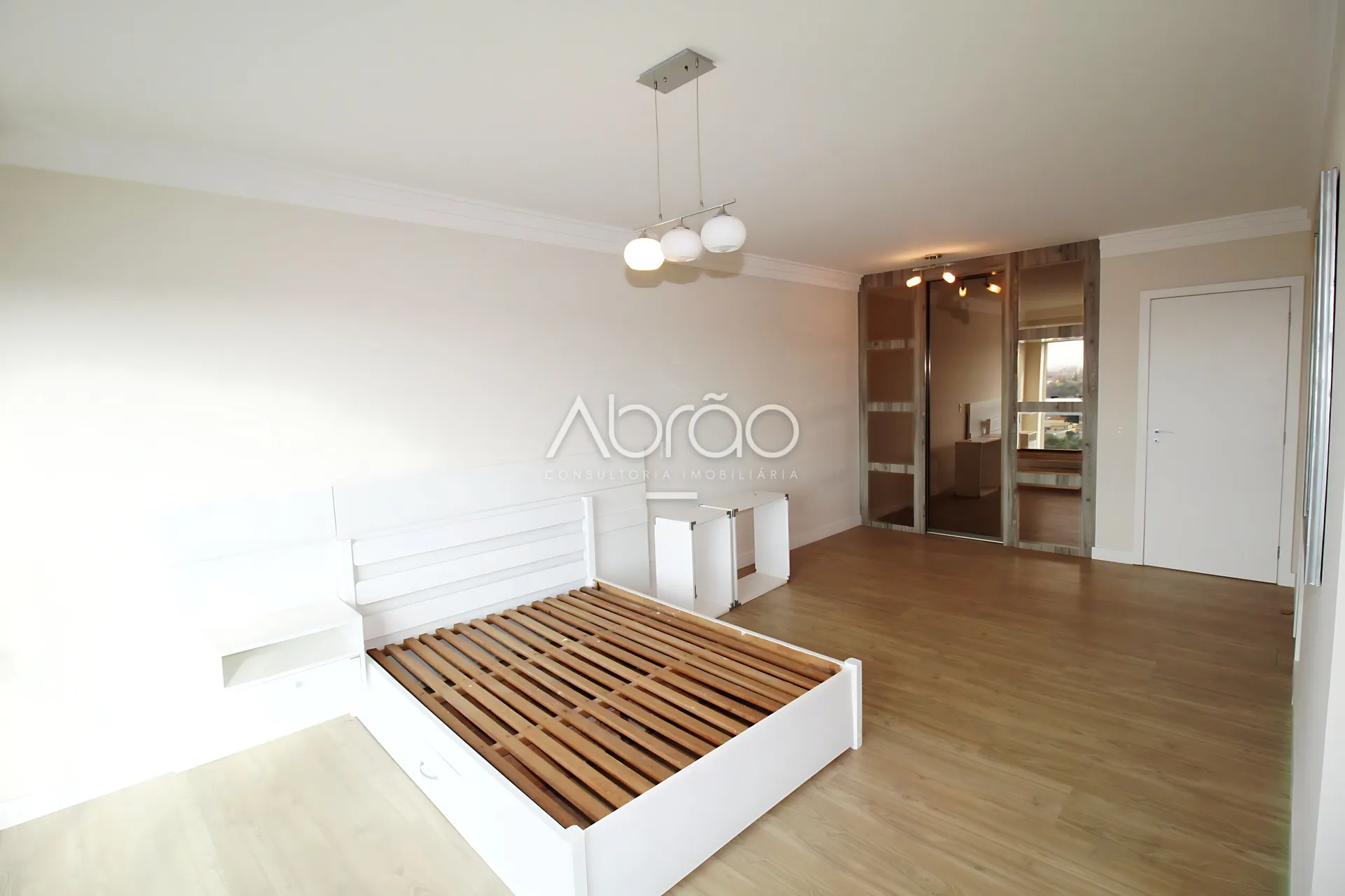 Furnished duplex apartment with 4 suites and 5 baths — photo 24