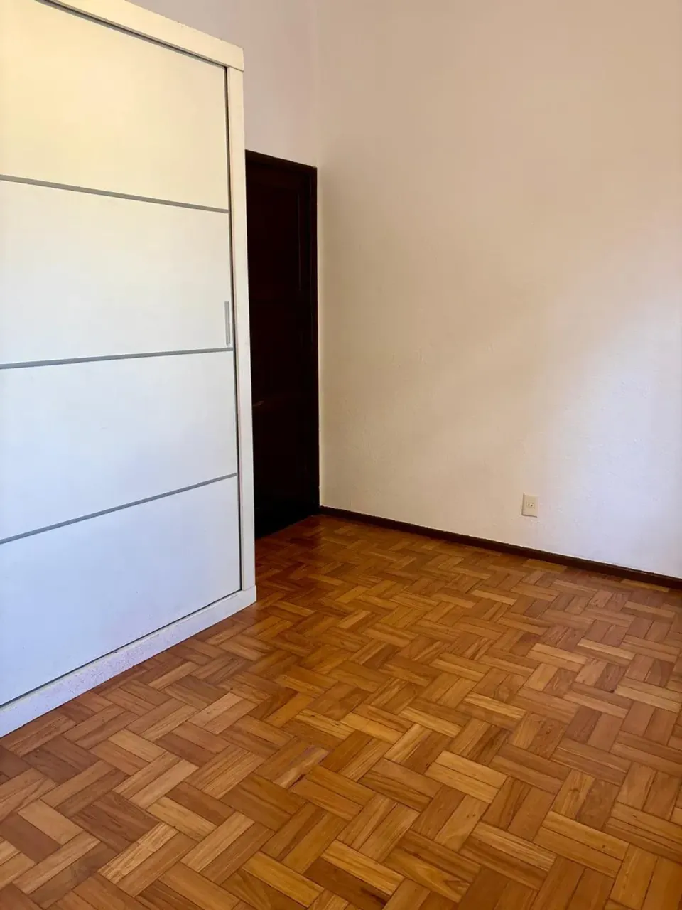 Unfurnished apartment with 3 bedrooms and closed kitchen — photo 10