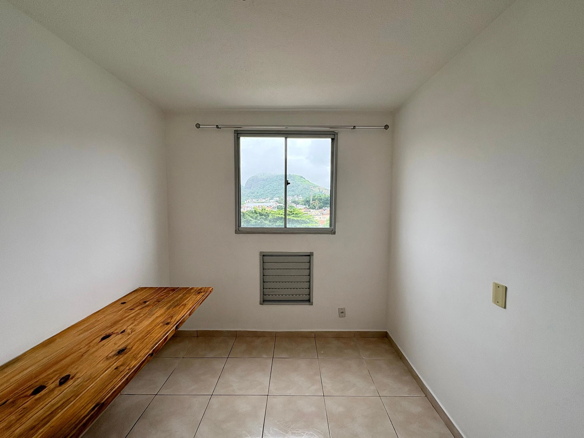 2-bedroom apartment with a mountain view — photo 9
