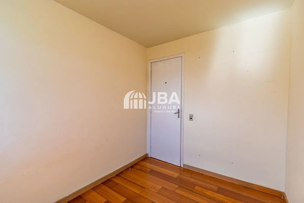 Wood or laminate floors in a 3-bedroom apartment, 78 m² — photo 11