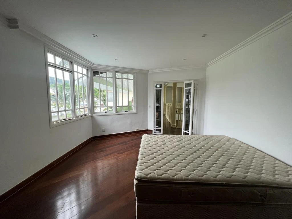 Unfurnished 1000 m² house with 5 en-suite bedrooms — photo 31