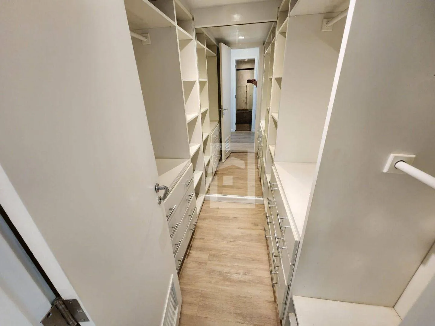 4-bedroom apartment with enclosed balcony and private garden — photo 10