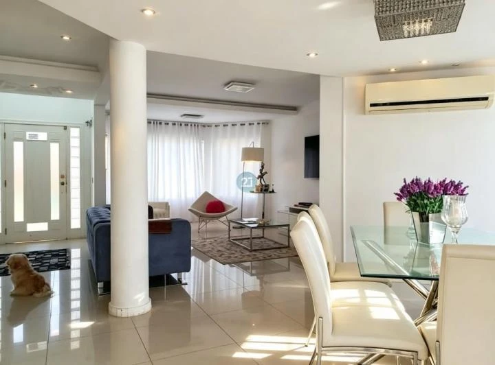Меблированный дом с 4 спальнями и 400 м² с бассейном — photo 8