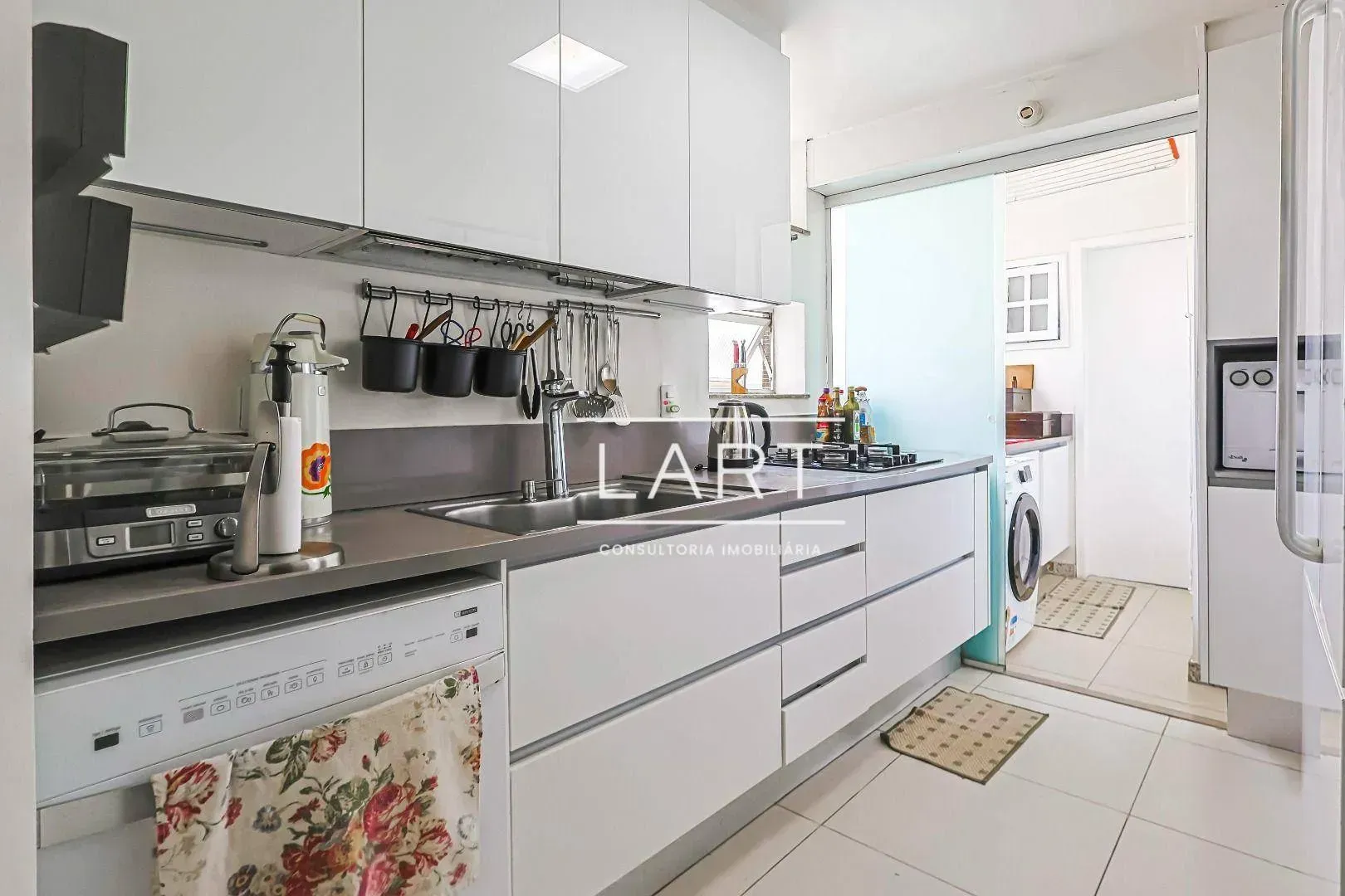 Apartamento com 4 dormitórios e 350 m²; área social ampla — photo 39