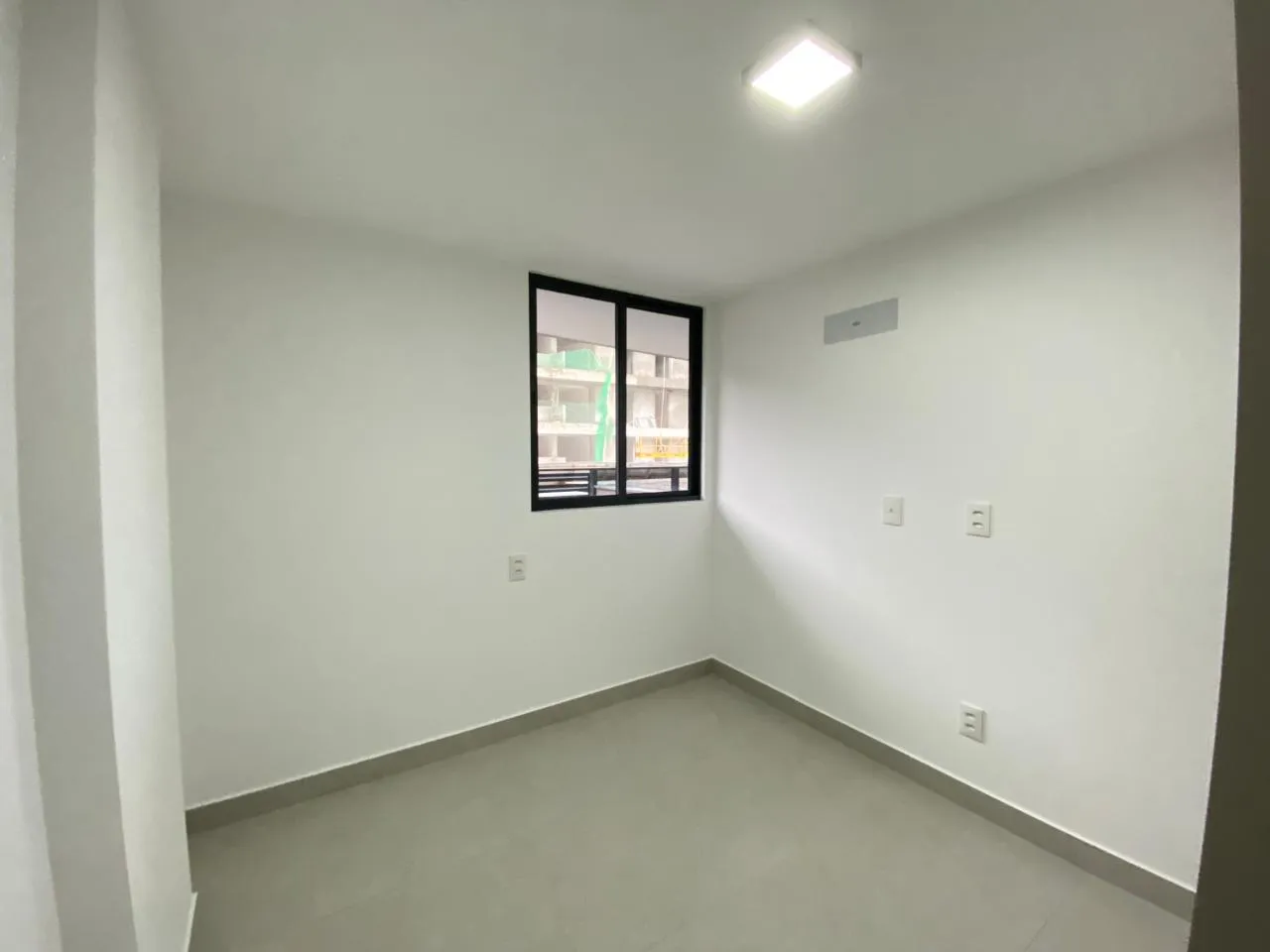 3-bedroom rental apartment with enclosed balcony — photo 25