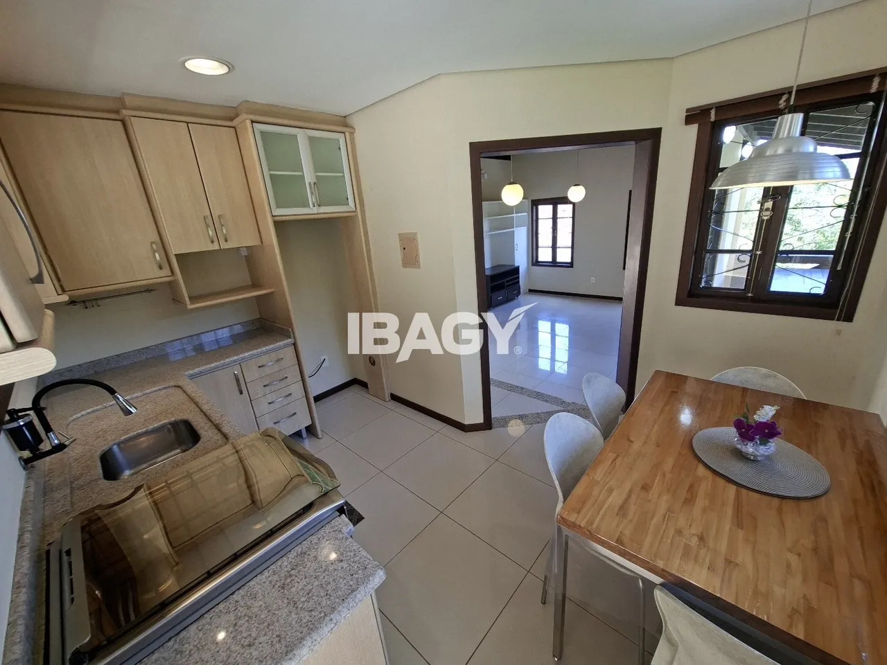 One-bedroom house with a mountain view in Florianópolis — photo 8