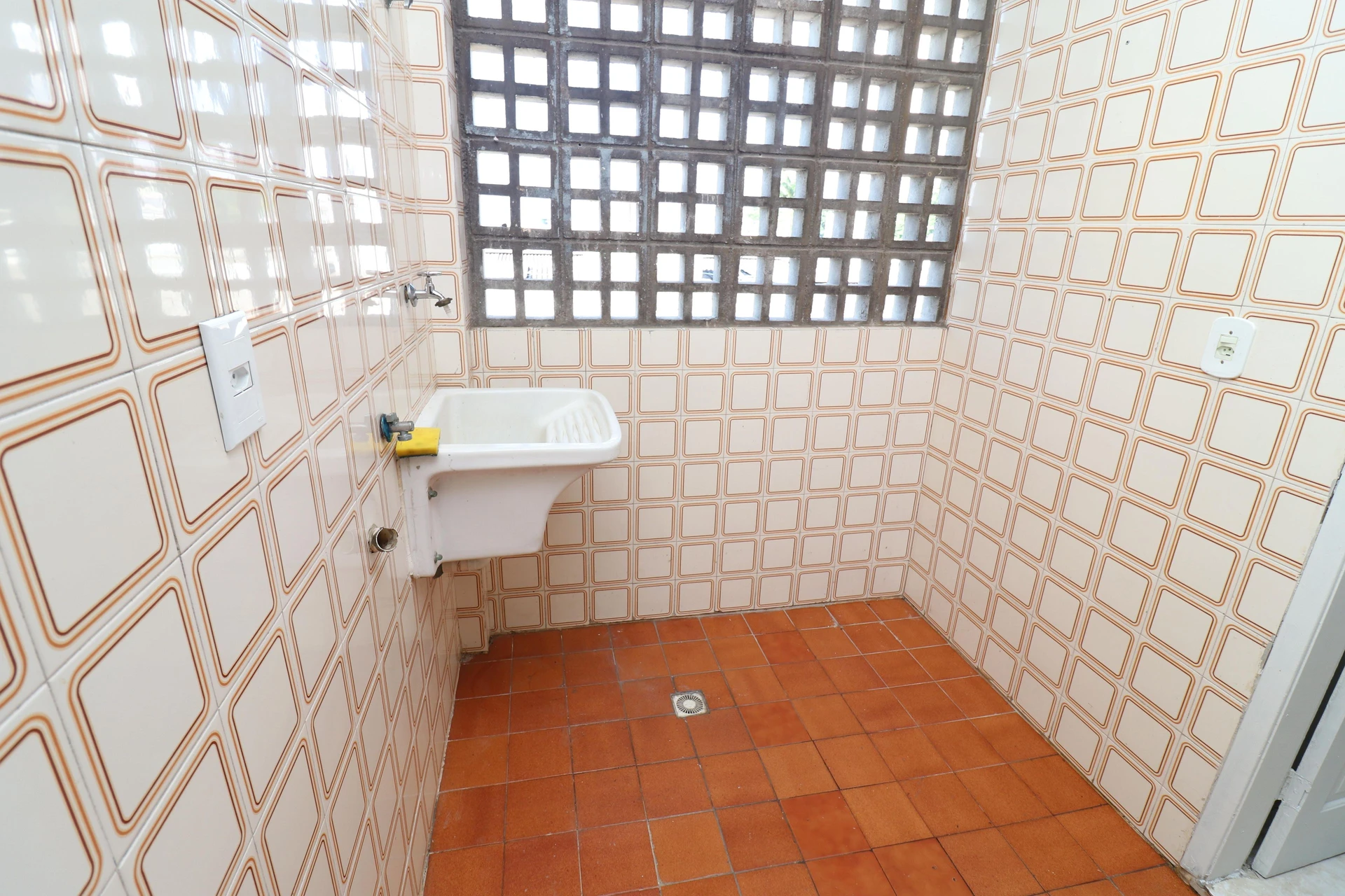 Apartamento com cozinha fechada e 2 quartos — photo 14