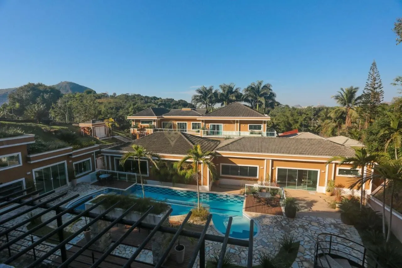 Furnished house with 5 bedrooms and 5 bathrooms, 3200 m² — photo 13