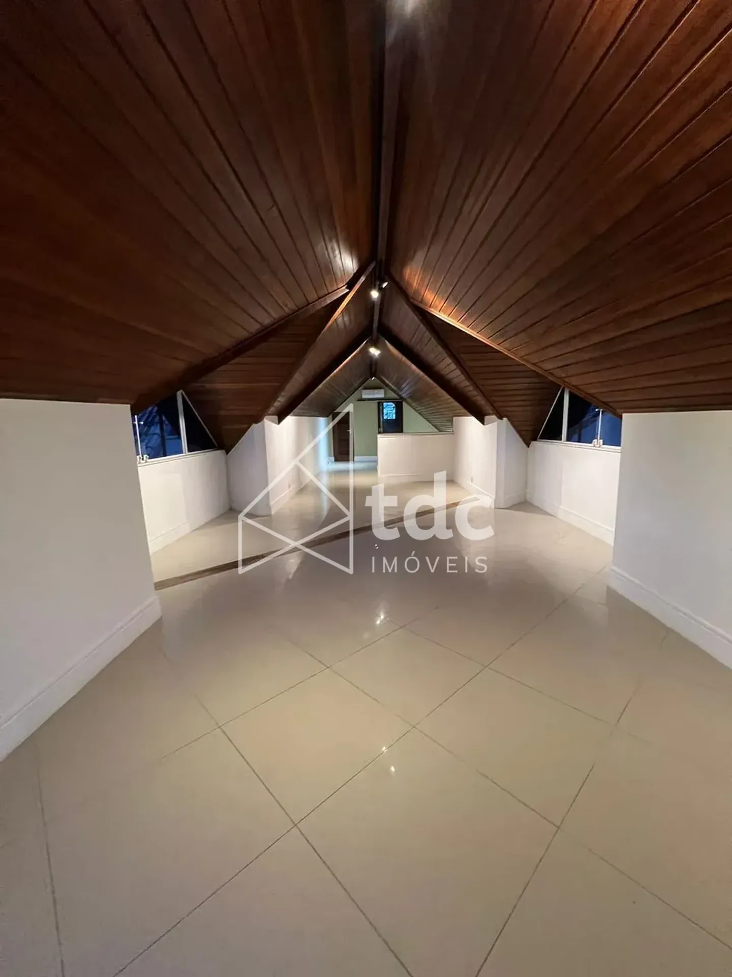 5-bedroom house with a walk-in closet in Rio de Janeiro — photo 13