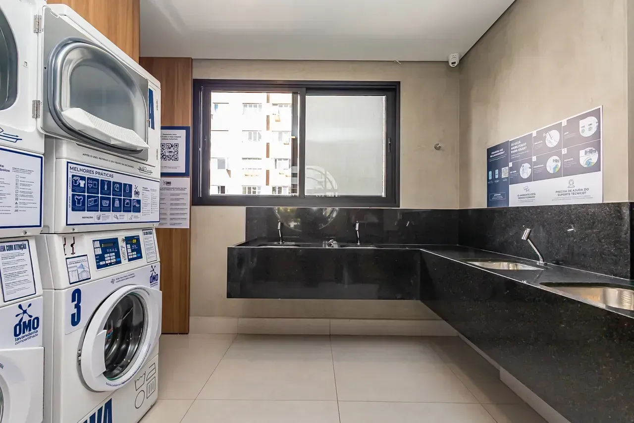 Furnished 1-bedroom apartment with 1 bathroom — photo 33
