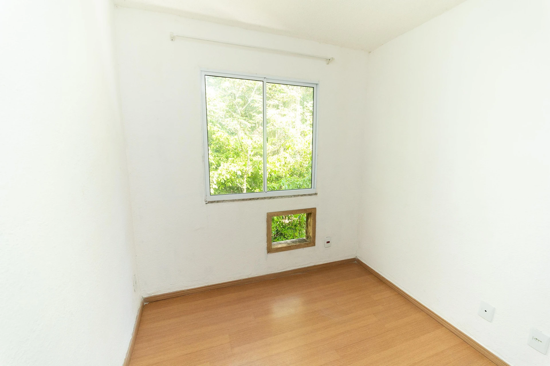 2-bedroom apartment in a building with a gym — photo 3