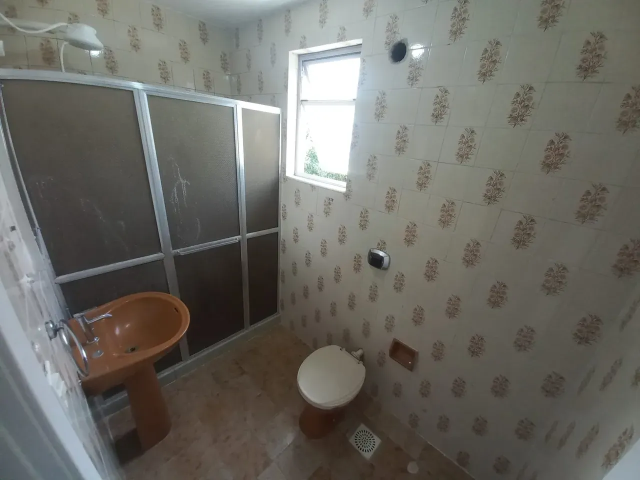 2-bedroom apartment with laundry area and 1 parking spot — photo 5