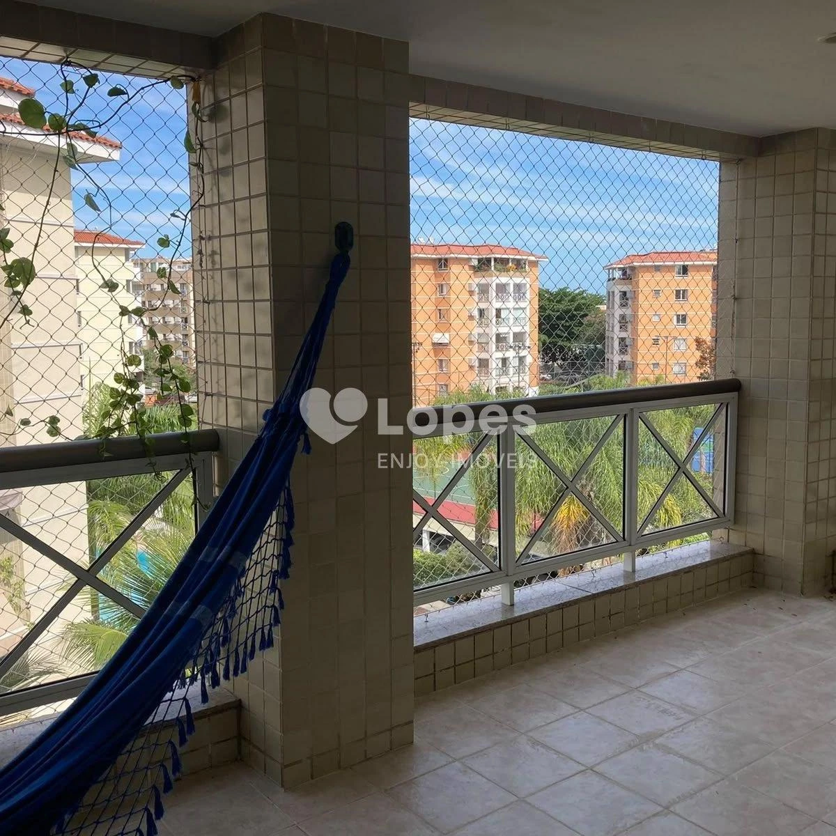 Furnished apartment, 96 m², with a glass-enclosed balcony — photo 33