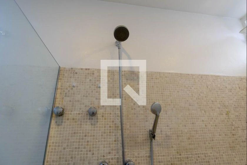 Rental apartment with 4 bedrooms and 4 bathrooms — photo 45