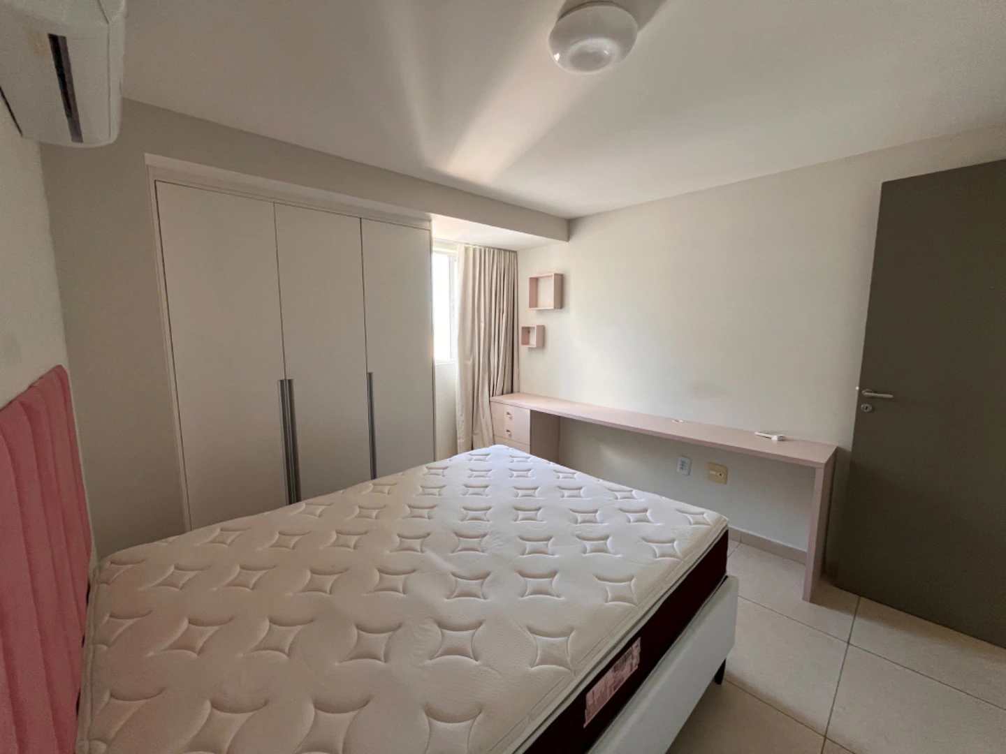 4-bedroom apartment in a building with a gym — photo 14